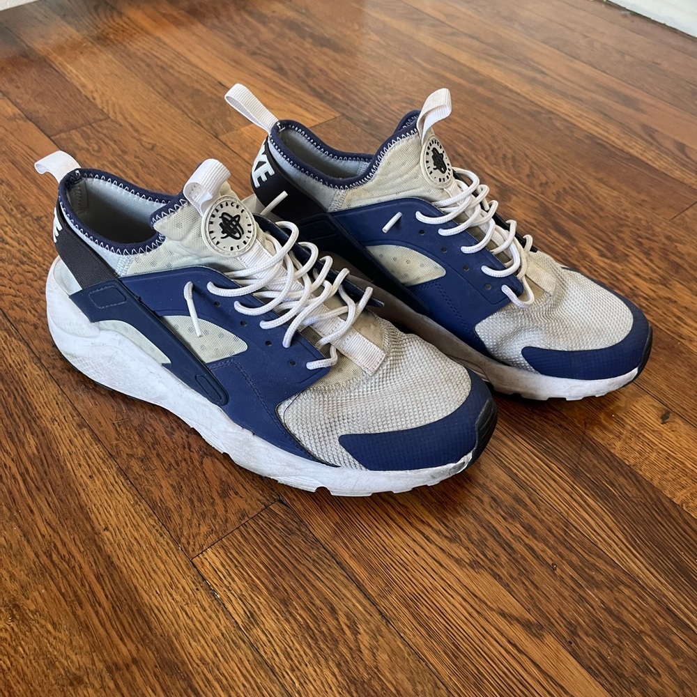 Navy & White Nike Huarache